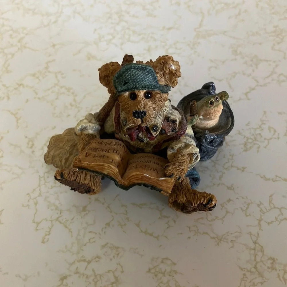 Charming Bear Figurine with Book - Multicolor